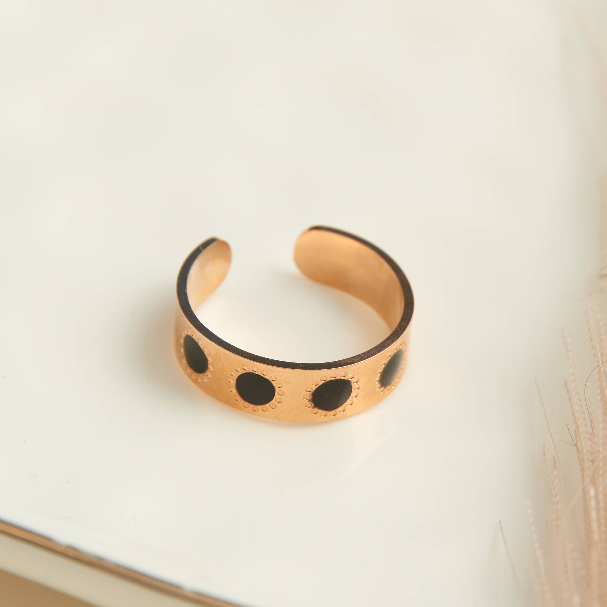 Hypoallergenic Stainless Steel Circle Ring: Black
