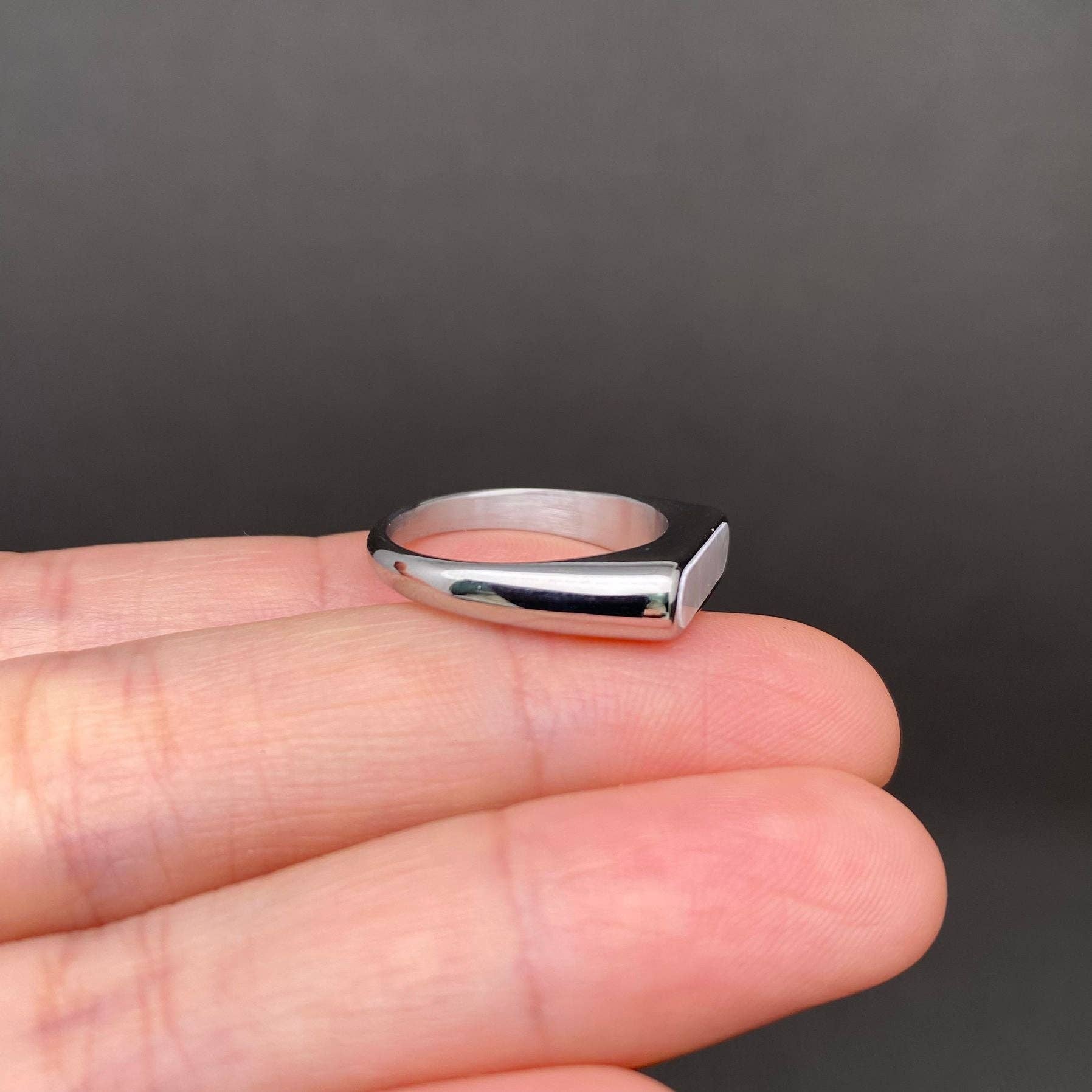 Shell Inlaid 18K Gold Plated Stainless Steel Ring - FGS