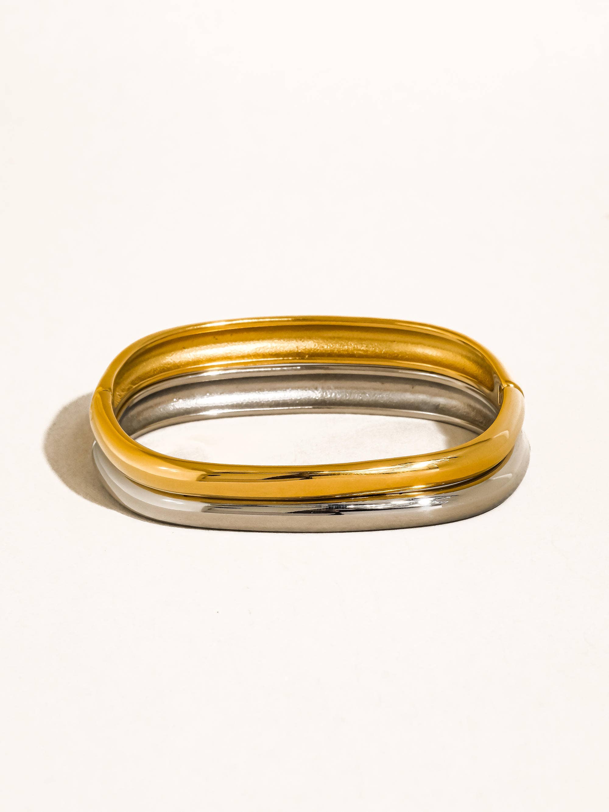 Renzi 18K Gold Non-Tarnish Classic Bangle