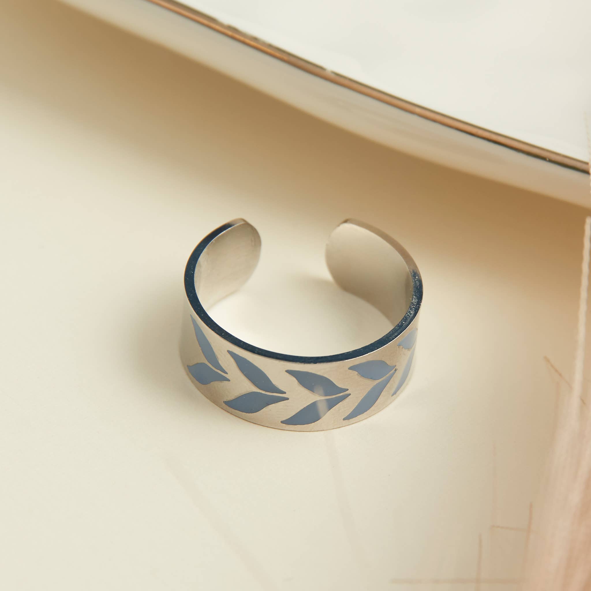 Hypoallergenic Stainless Steel Chevron Ring: White