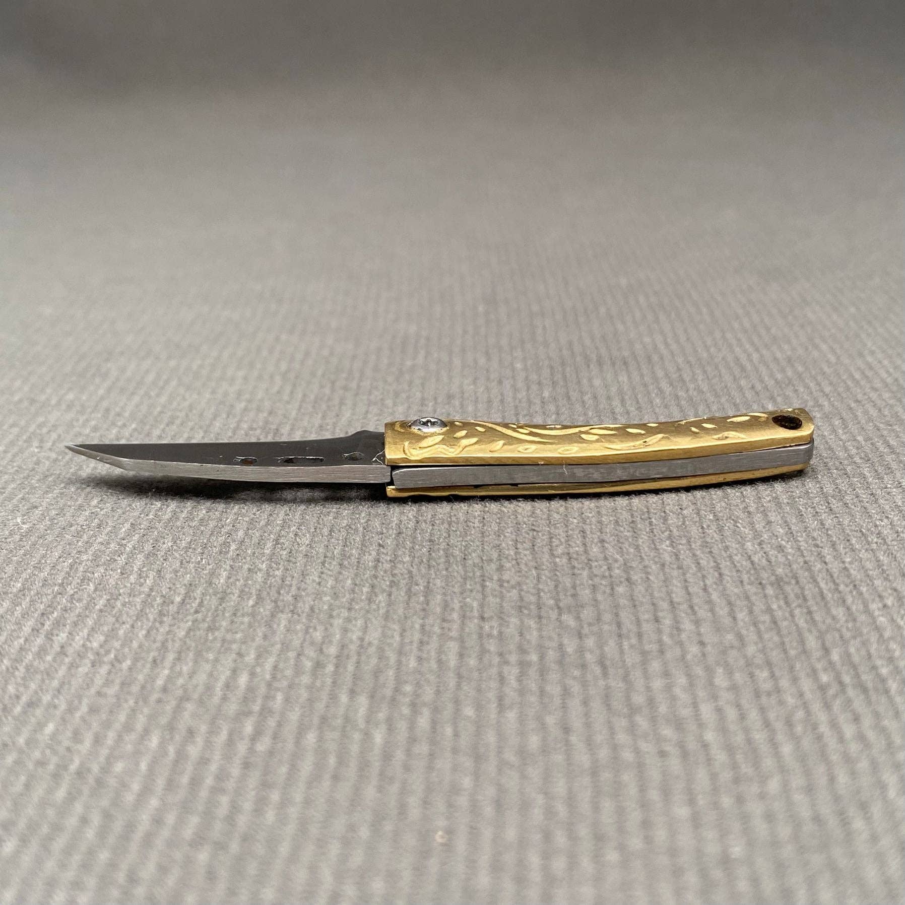 Portable Brass Handle Foldable Stainless Steel Knife