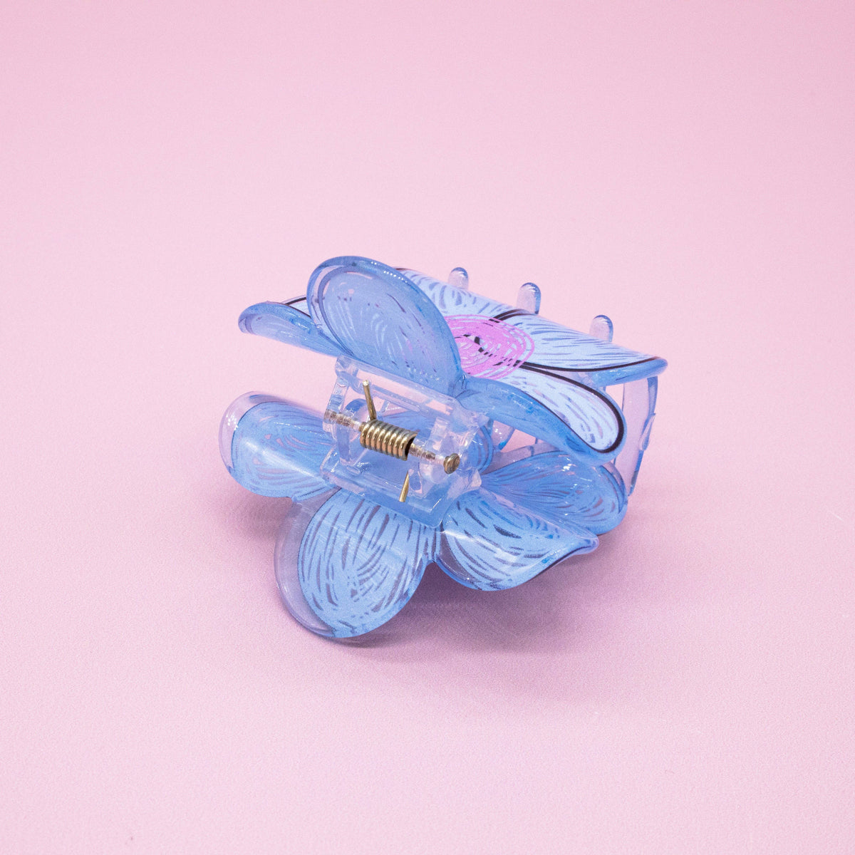 FULL MOOD sky blue daisy flower hair claw clip made of durable glossy acrylic with a pink center detail